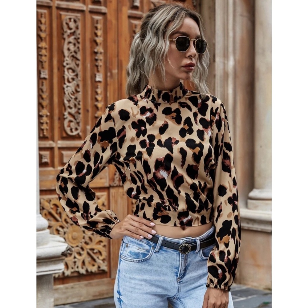 Leopard Print Open-Back Mock Neck Top - Picture 5 of 9